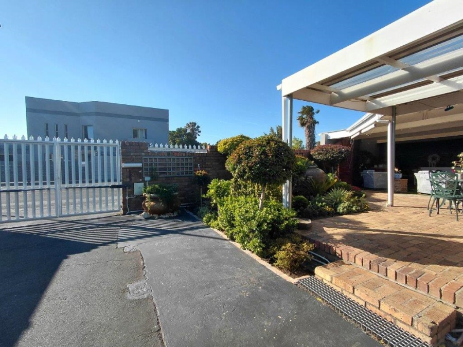 5 Bedroom Property for Sale in Winslow Western Cape